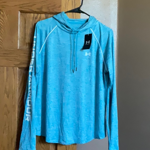 Women’s Under Armour Shirt - Picture 1 of 2